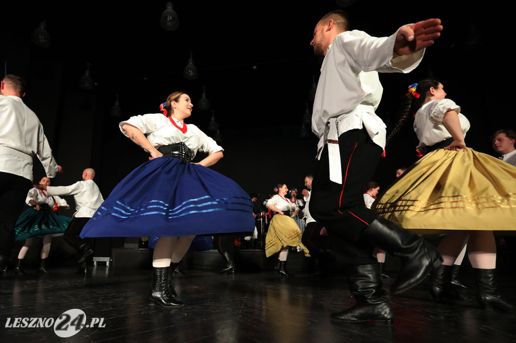 Kolędy na ludowo z tańcem