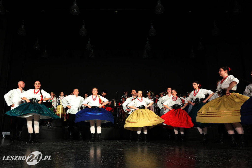 Kolędy na ludowo z tańcem