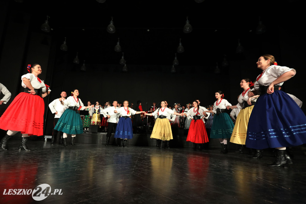 Kolędy na ludowo z tańcem