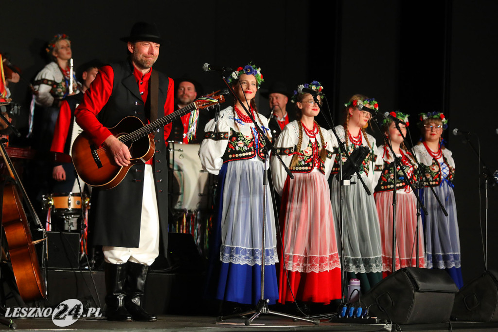 Kolędy na ludowo z tańcem