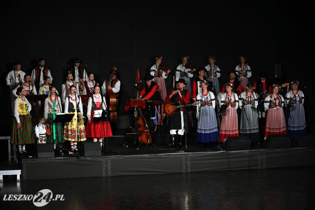 Kolędy na ludowo z tańcem