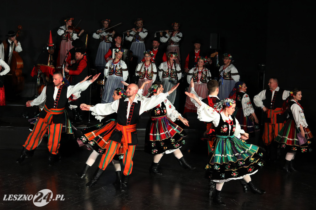 Kolędy na ludowo z tańcem