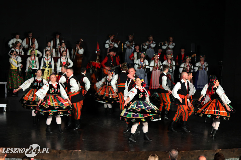 Kolędy na ludowo z tańcem