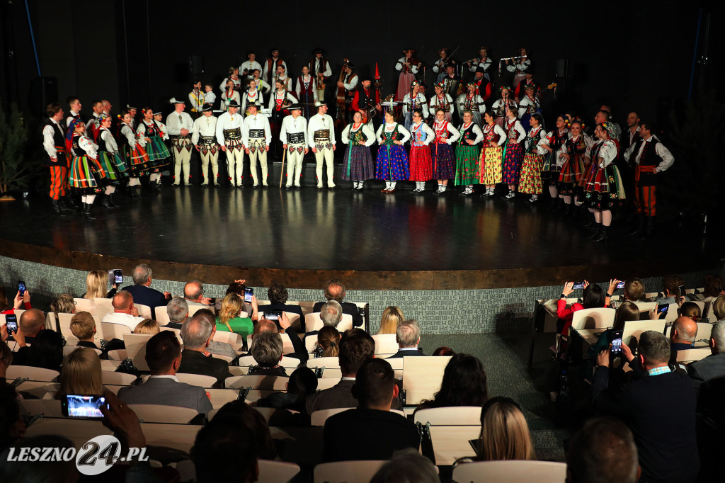 Kolędy na ludowo z tańcem