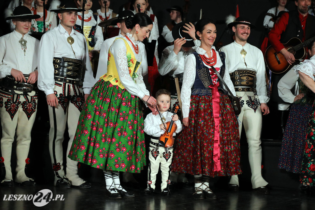 Kolędy na ludowo z tańcem