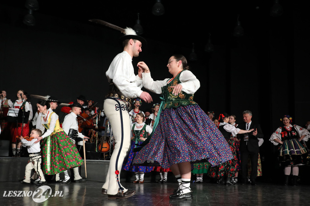 Kolędy na ludowo z tańcem