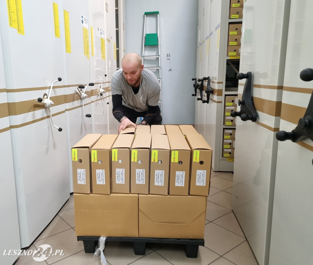 Transport akt z Archiwum Państwowego w Lesznie