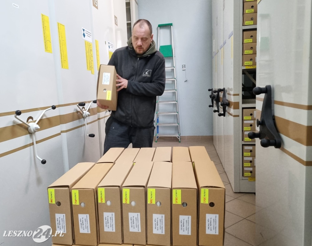Transport akt z Archiwum Państwowego w Lesznie