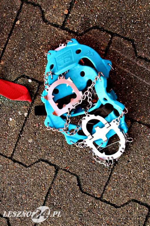 Strażacy ratowali człowieka, pod którym załamał się lód