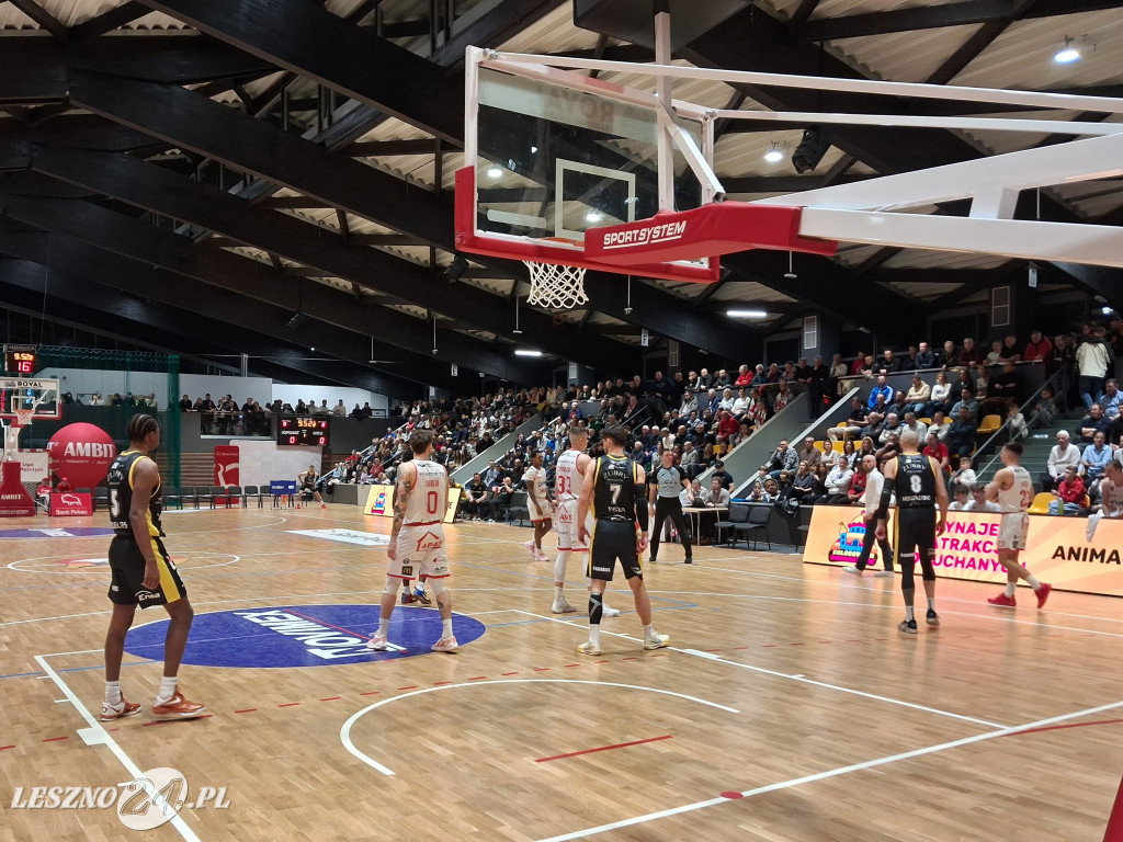 Ciężki bój koszykarzy Novimex Polonii