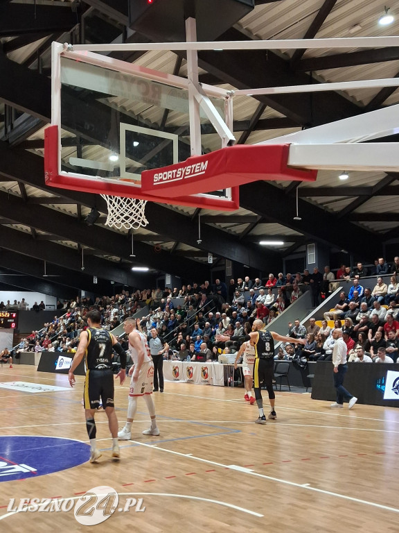 Ciężki bój koszykarzy Novimex Polonii