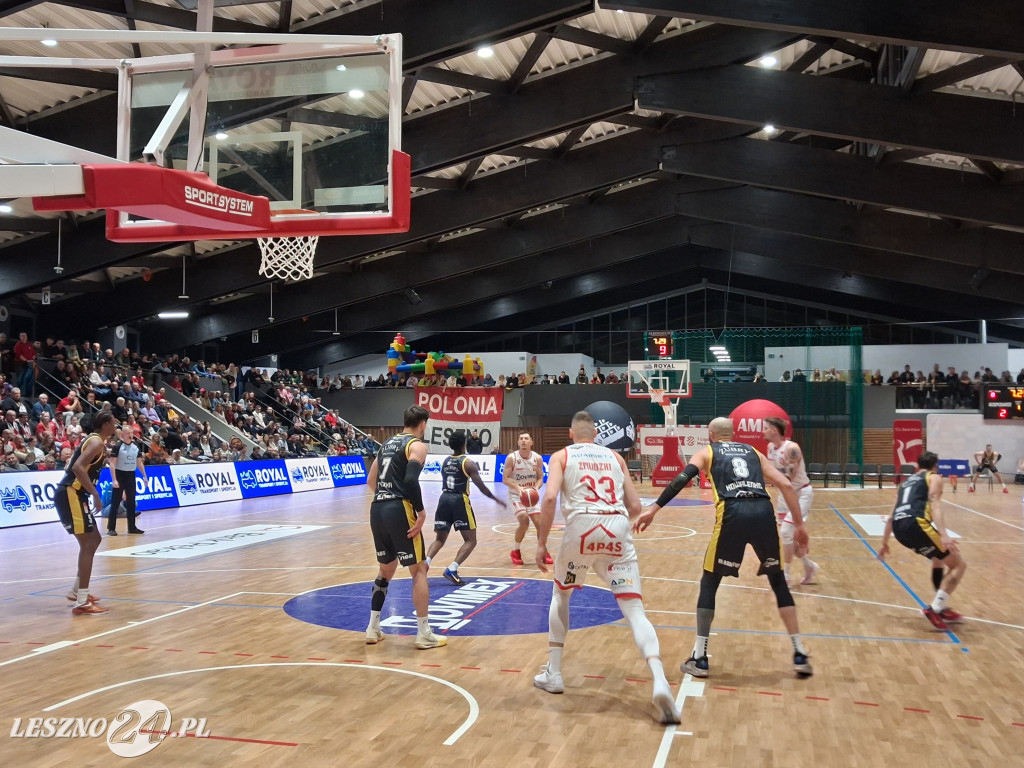 Ciężki bój koszykarzy Novimex Polonii