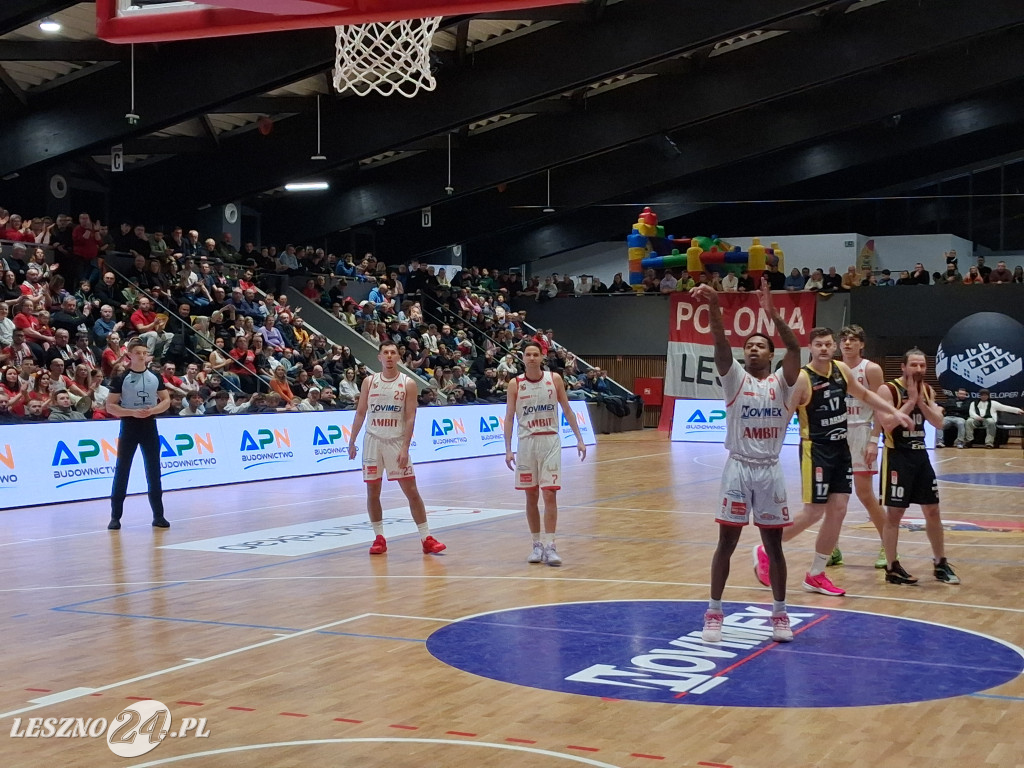 Ciężki bój koszykarzy Novimex Polonii