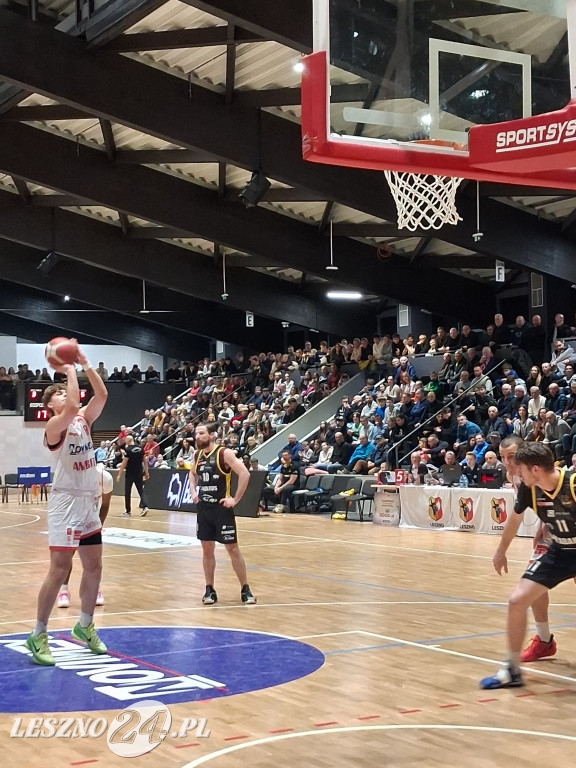 Ciężki bój koszykarzy Novimex Polonii