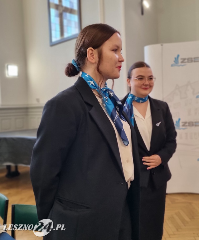 Kurs w ZSE - Jak zostać stewardesą i stewardem linii lotniczych