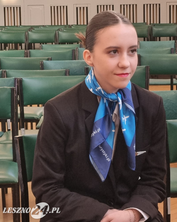 Kurs w ZSE - Jak zostać stewardesą i stewardem linii lotniczych