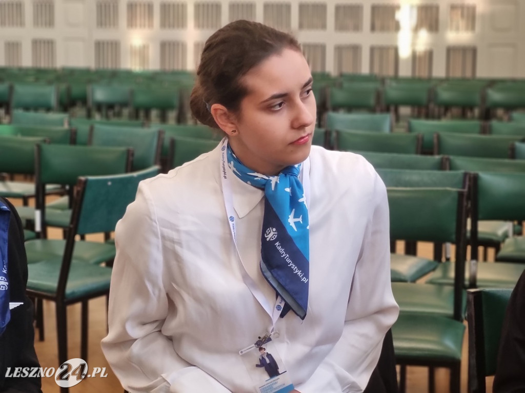 Kurs w ZSE - Jak zostać stewardesą i stewardem linii lotniczych