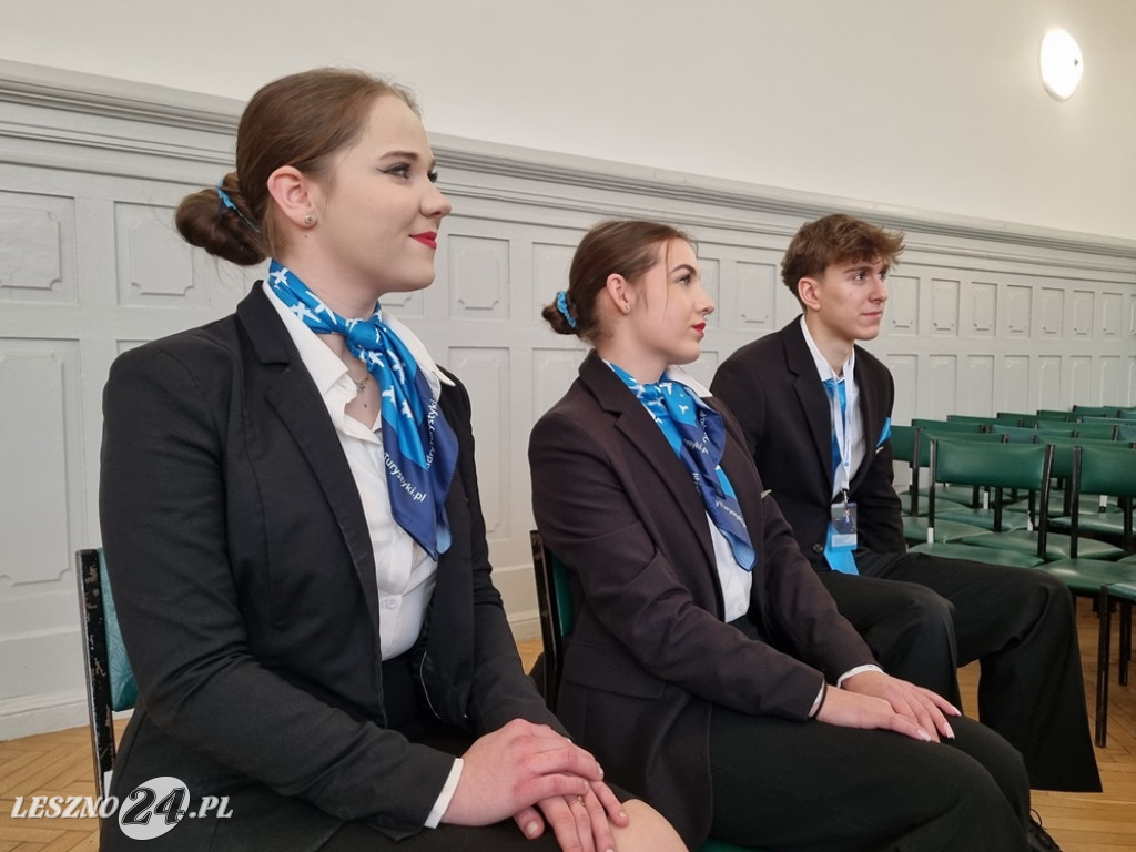 Kurs w ZSE - Jak zostać stewardesą i stewardem linii lotniczych