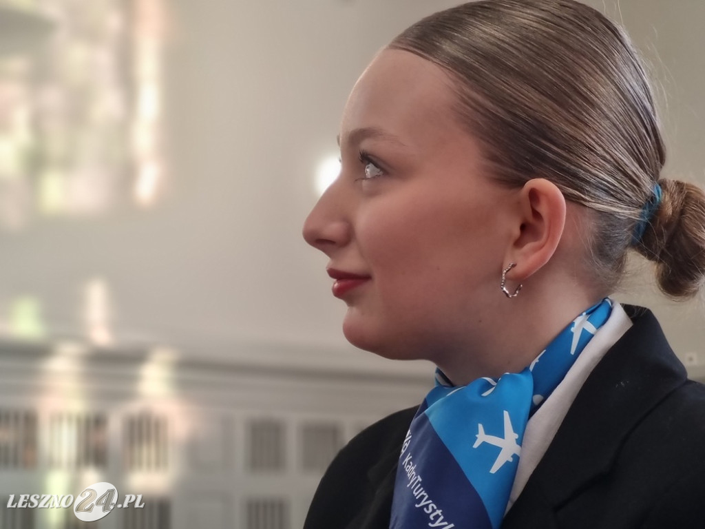 Kurs w ZSE - Jak zostać stewardesą i stewardem linii lotniczych