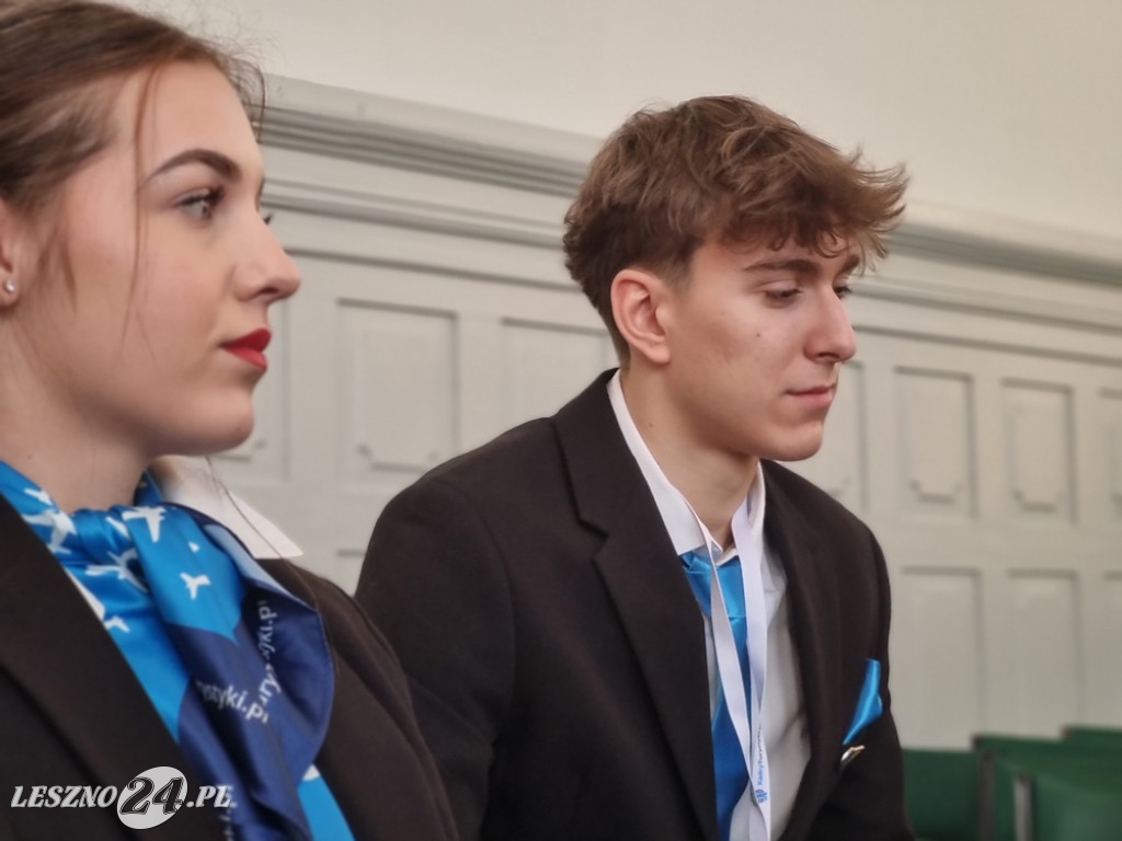 Kurs w ZSE - Jak zostać stewardesą i stewardem linii lotniczych