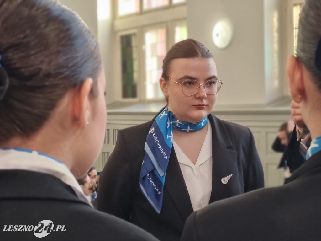 Kurs w ZSE - Jak zostać stewardesą i stewardem linii lotniczych