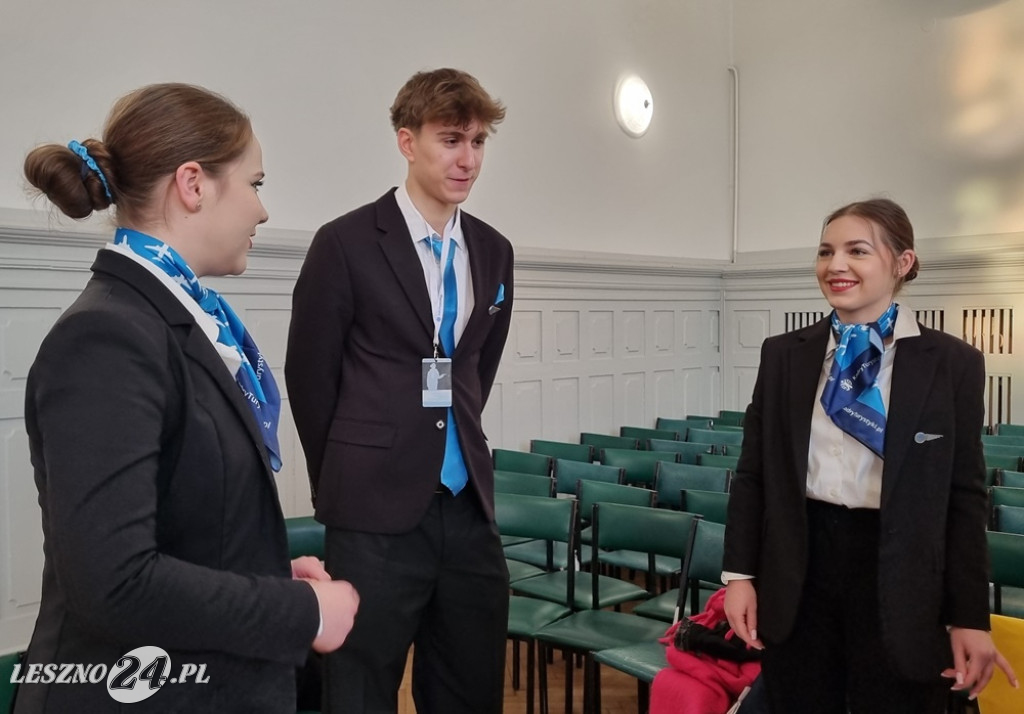 Kurs w ZSE - Jak zostać stewardesą i stewardem linii lotniczych