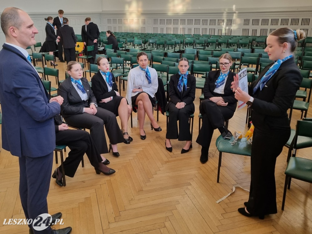 Kurs w ZSE - Jak zostać stewardesą i stewardem linii lotniczych