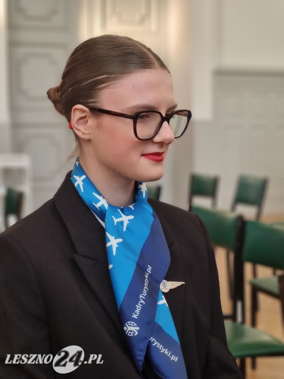 Kurs w ZSE - Jak zostać stewardesą i stewardem linii lotniczych