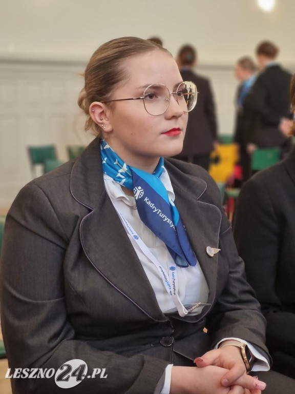 Kurs w ZSE - Jak zostać stewardesą i stewardem linii lotniczych