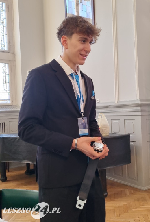 Kurs w ZSE - Jak zostać stewardesą i stewardem linii lotniczych