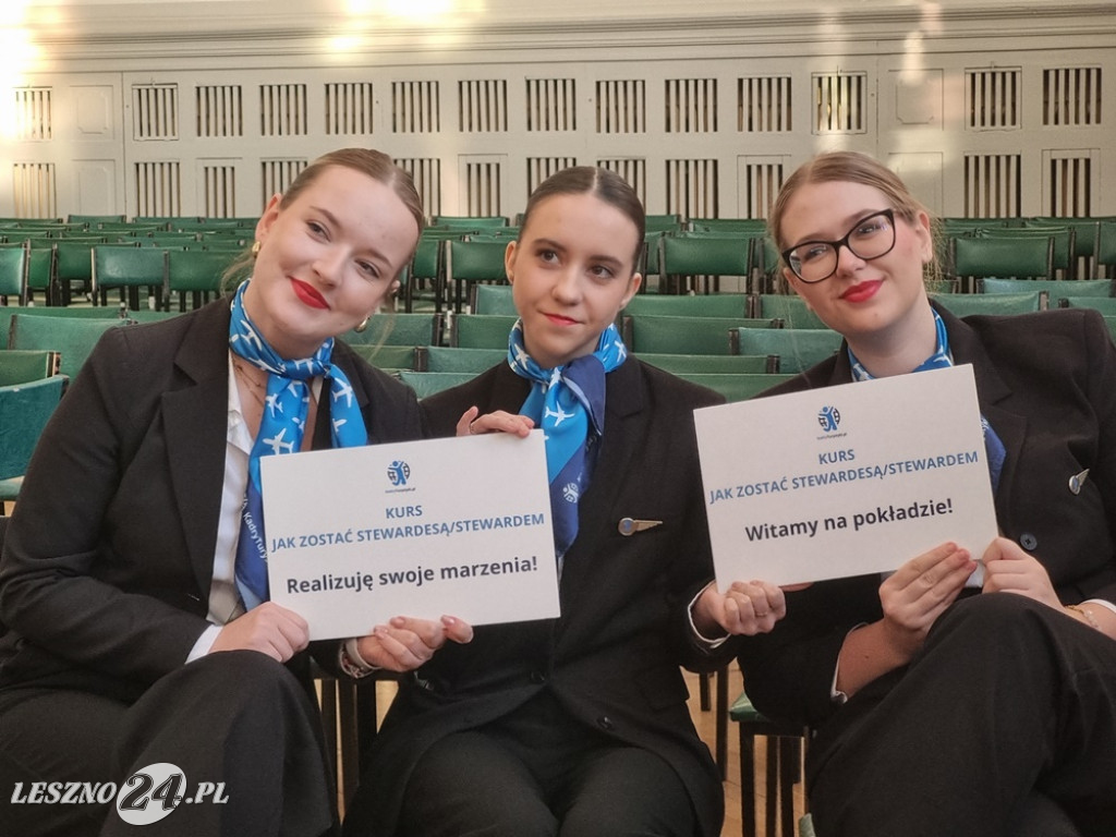 Kurs w ZSE - Jak zostać stewardesą i stewardem linii lotniczych