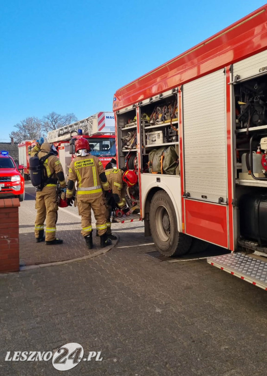 Zadymienie w bloku przy ul. Ostroroga w Lesznie