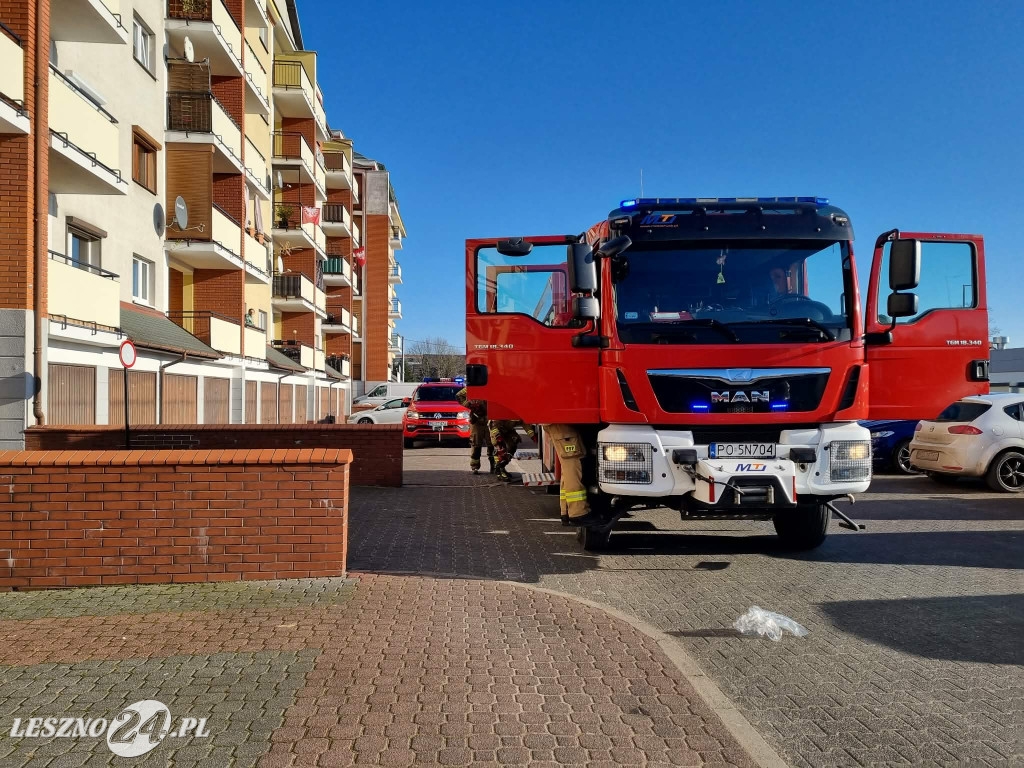 Zadymienie w bloku przy ul. Ostroroga w Lesznie