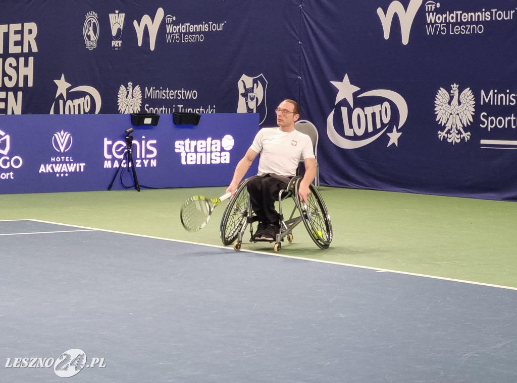 Pokazowy mecz tenistów na wózkach