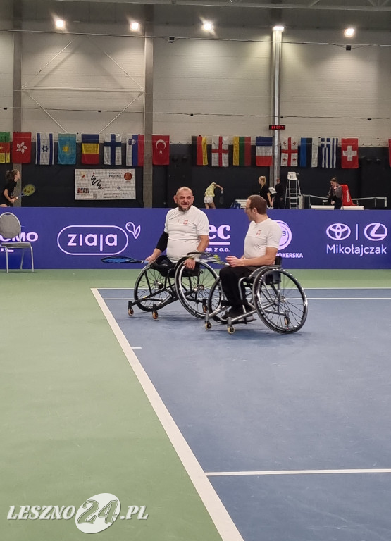 Pokazowy mecz tenistów na wózkach