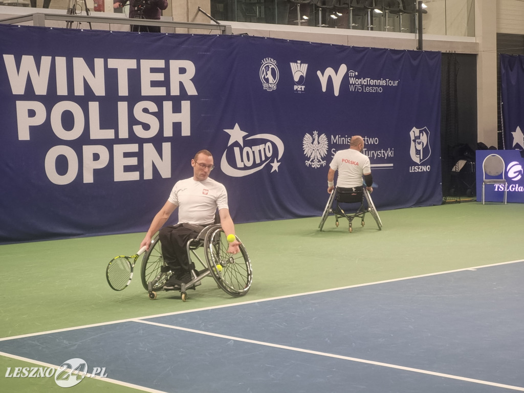Pokazowy mecz tenistów na wózkach