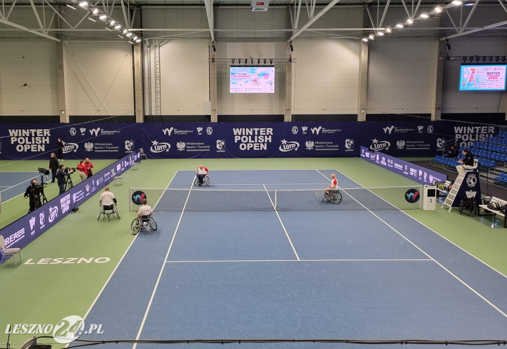 Pokazowy mecz tenistów na wózkach