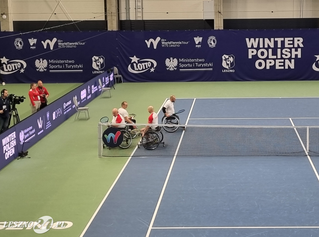 Pokazowy mecz tenistów na wózkach