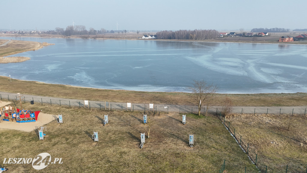 Zamarznięty zbiornik w Rydzynie