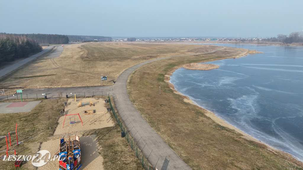 Zamarznięty zbiornik w Rydzynie