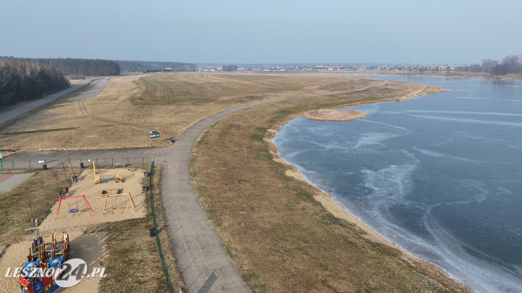 Zamarznięty zbiornik w Rydzynie