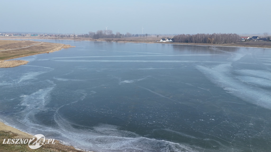 Zamarznięty zbiornik w Rydzynie