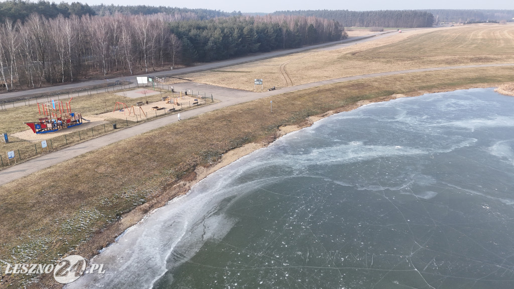 Zamarznięty zbiornik w Rydzynie