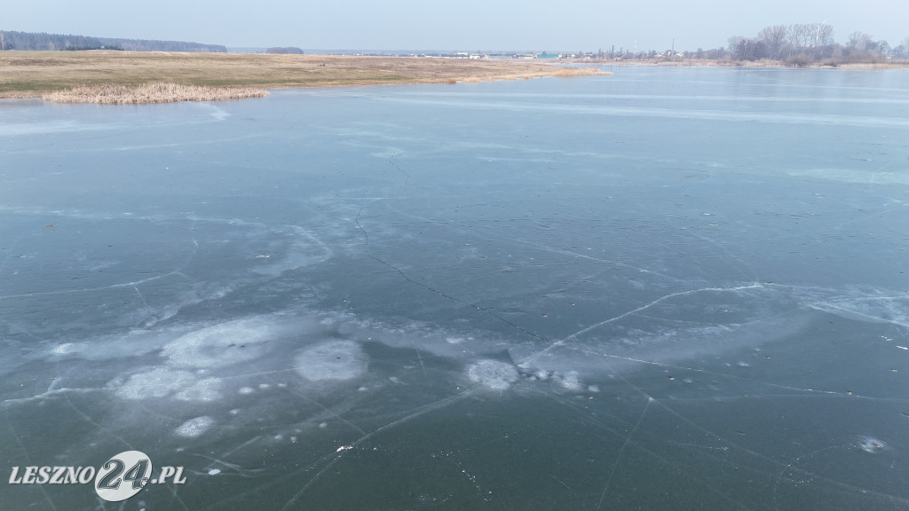 Zamarznięty zbiornik w Rydzynie