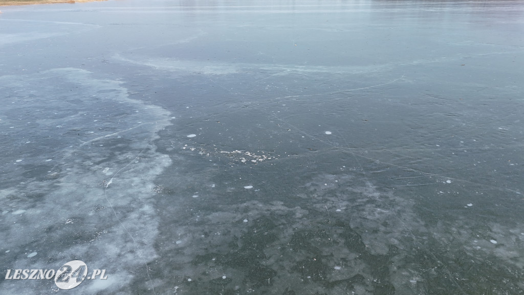 Zamarznięty zbiornik w Rydzynie