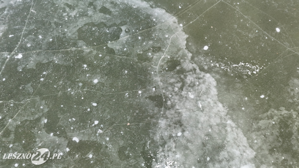 Zamarznięty zbiornik w Rydzynie