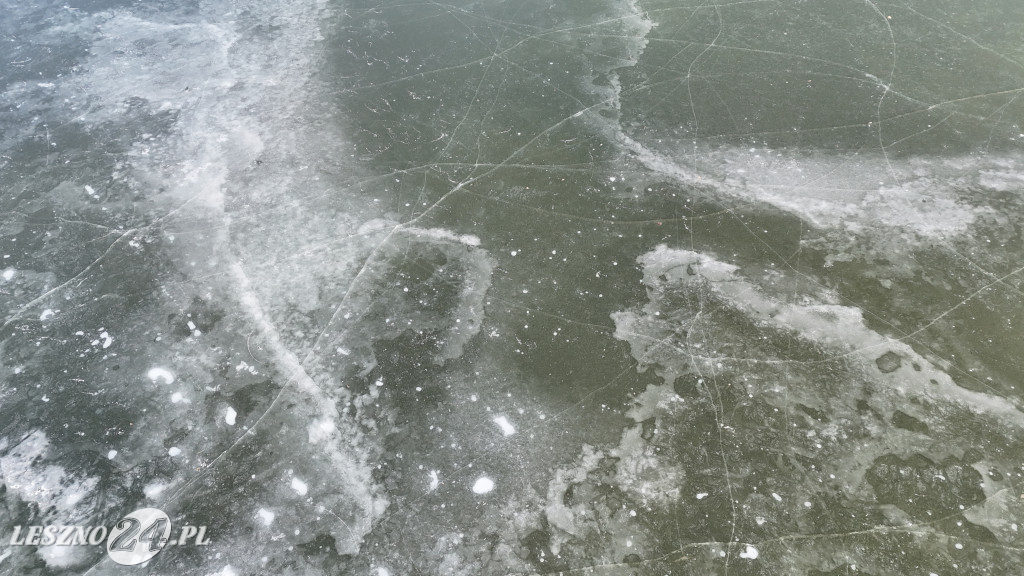 Zamarznięty zbiornik w Rydzynie