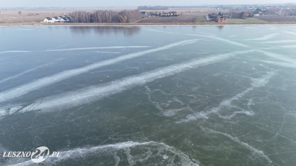 Zamarznięty zbiornik w Rydzynie