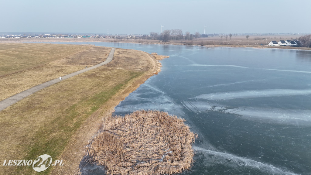 Zamarznięty zbiornik w Rydzynie