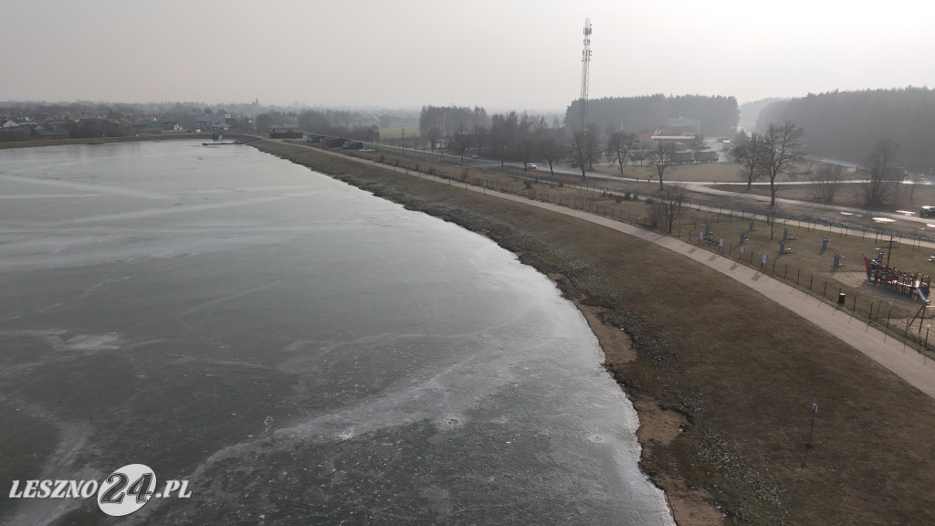 Zamarznięty zbiornik w Rydzynie